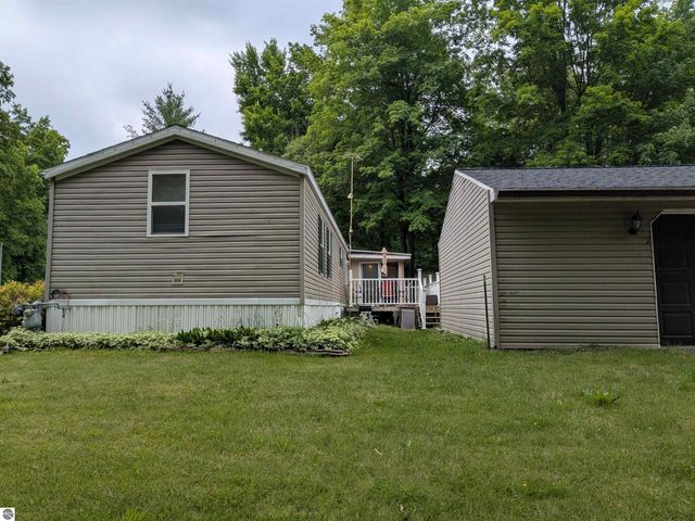 7610 Windoga Lake Drive, Weidman, MI 48893