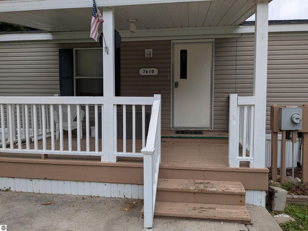 Image 10 of property listing at 7610 Windoga Lake Drive, Weidman, MI 48893