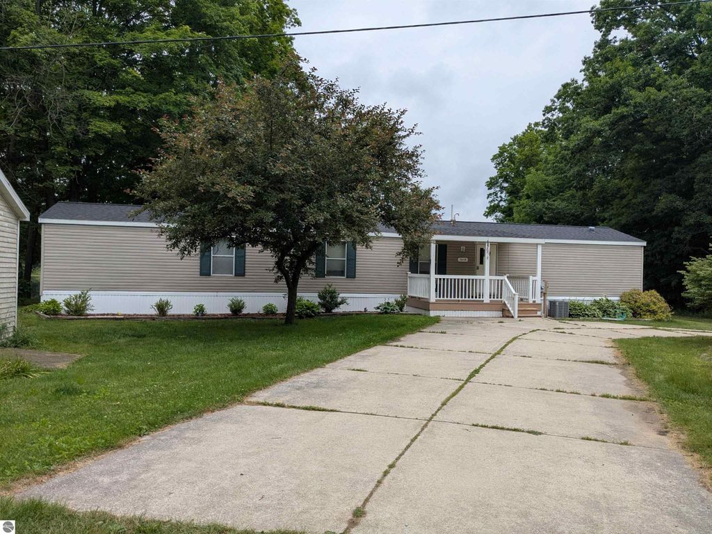 Image 3 of property listing at 7610 Windoga Lake Drive, Weidman, MI 48893
