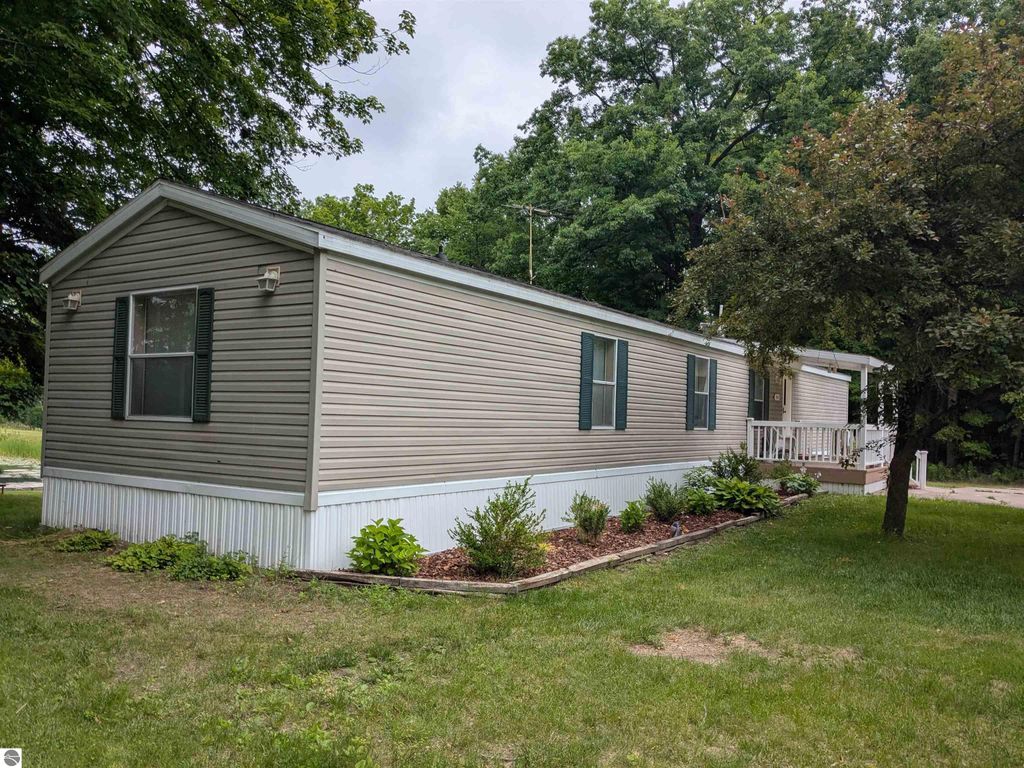 Image 5 of property listing at 7610 Windoga Lake Drive, Weidman, MI 48893