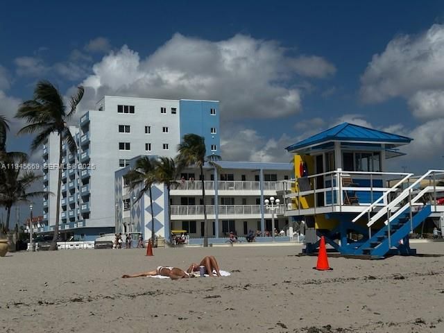 320 S Surf Rd 305, Hollywood, FL 33019