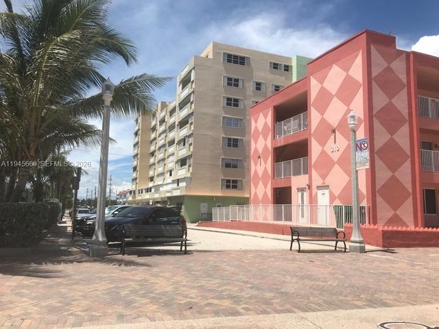 320 S Surf Rd 305, Hollywood, FL 33019