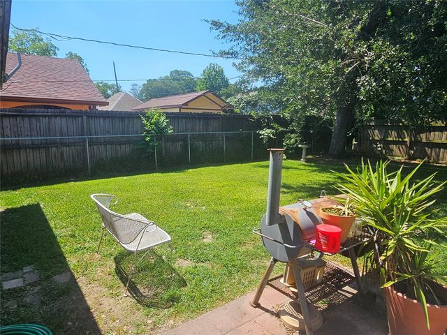 750 Columbia Lane, Deer Park, TX 77536