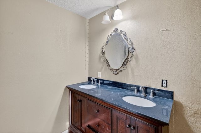 1711 N Sam Houston Ave, Odessa, TX 79761