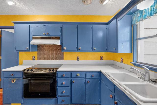 1711 N Sam Houston Ave, Odessa, TX 79761