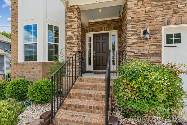 717 Laurel Oaks Court, Fort Mill, SC 29715