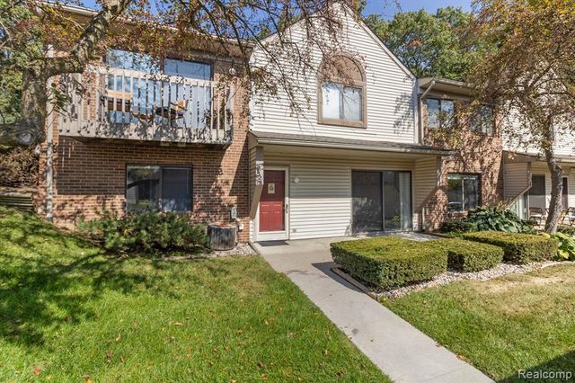 413 Water Tower Circle, Brighton, MI 48116