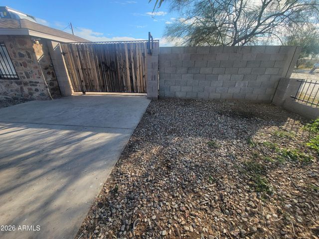 2501 E JONES Avenue, Phoenix, AZ 85040