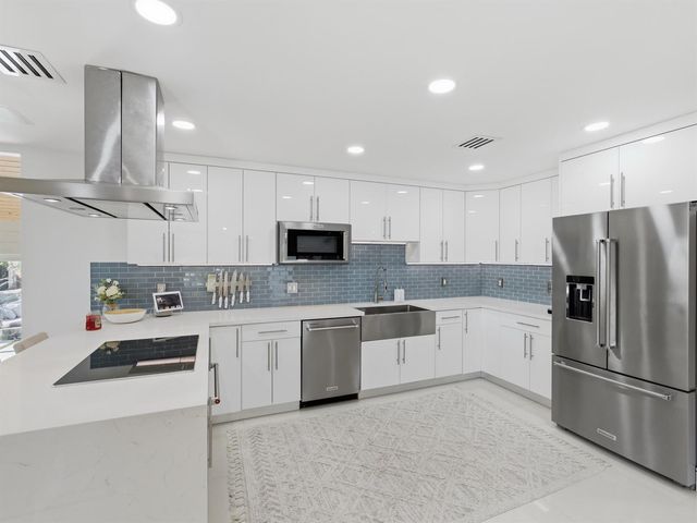 2210 NE 3rd Ave Avenue, Delray Beach, FL 33444