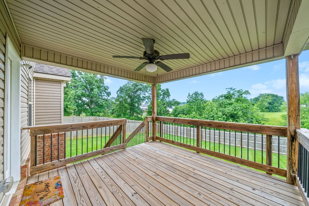 326 Wingfield Dr, Clarksville, TN 37043