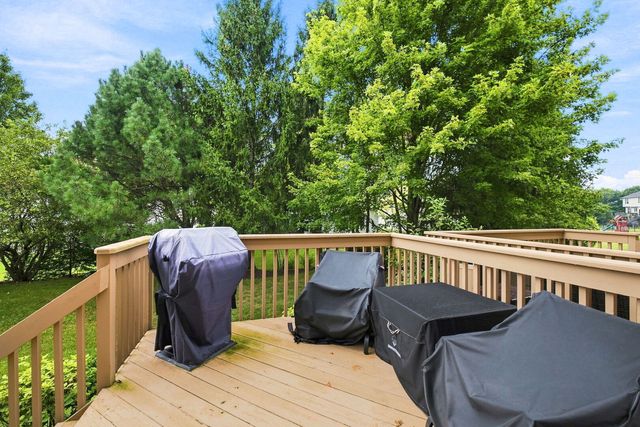 150 Santa Fe Lane, Willow Springs, IL 60480
