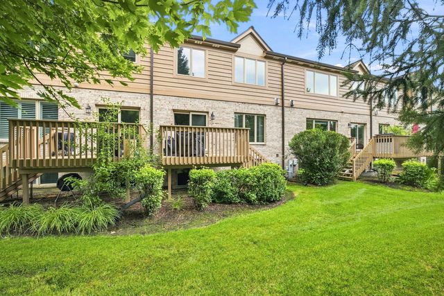 150 Santa Fe Lane, Willow Springs, IL 60480