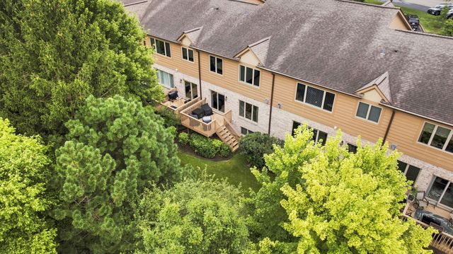 150 Santa Fe Lane, Willow Springs, IL 60480