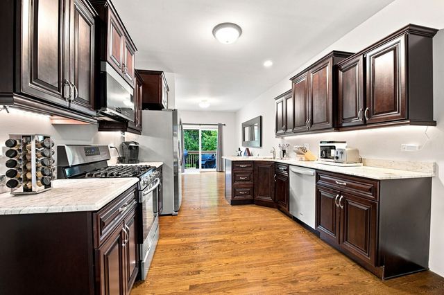 150 Santa Fe Lane, Willow Springs, IL 60480