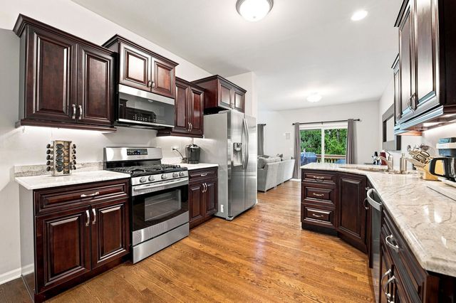 150 Santa Fe Lane, Willow Springs, IL 60480