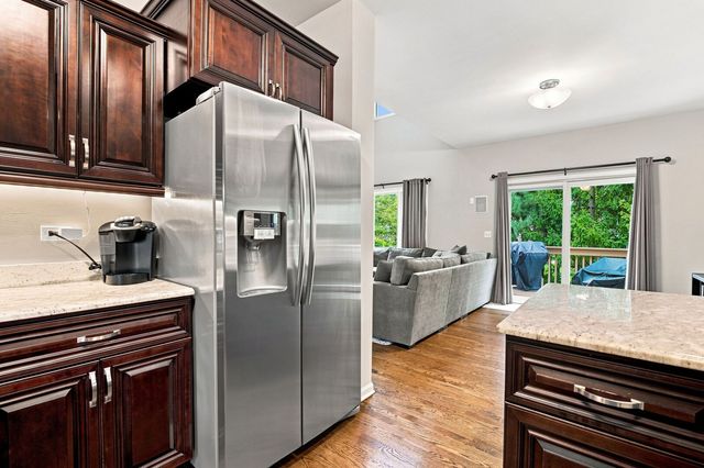 150 Santa Fe Lane, Willow Springs, IL 60480