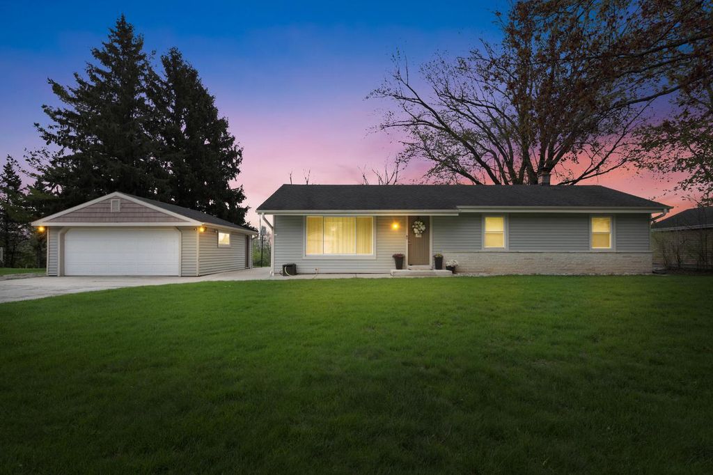 3145 Glacier DRIVE, Hubertus, WI 53033