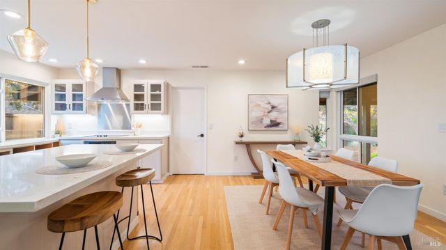 1881 Las Gallinas Ave, San Rafael, CA 94903