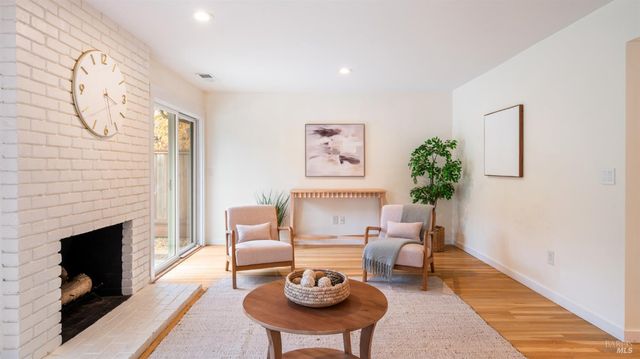 1881 Las Gallinas Ave, San Rafael, CA 94903