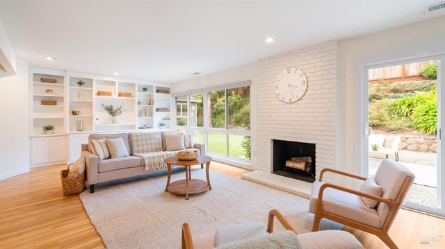 1881 Las Gallinas Ave, San Rafael, CA 94903