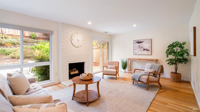 1881 Las Gallinas Ave, San Rafael, CA 94903