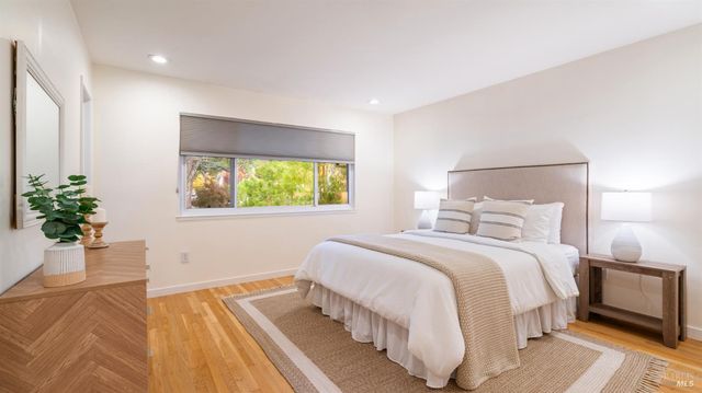 1881 Las Gallinas Ave, San Rafael, CA 94903