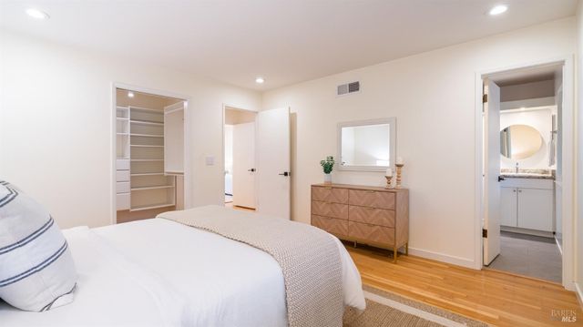 1881 Las Gallinas Ave, San Rafael, CA 94903