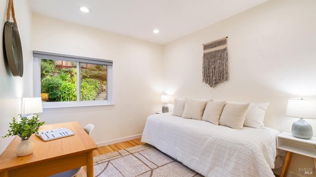 1881 Las Gallinas Ave, San Rafael, CA 94903