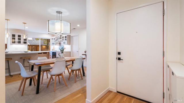 1881 Las Gallinas Ave, San Rafael, CA 94903