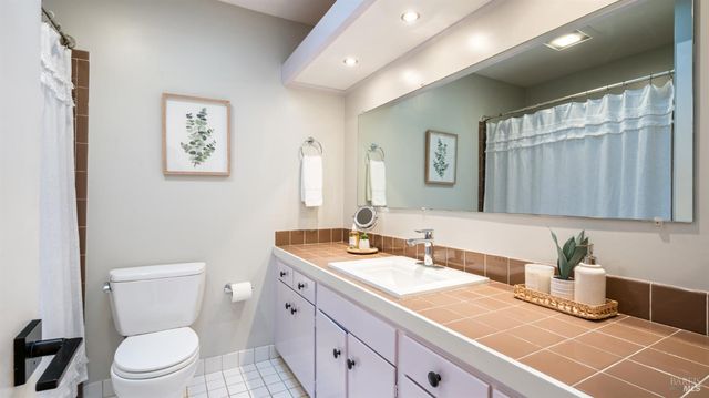 1881 Las Gallinas Ave, San Rafael, CA 94903