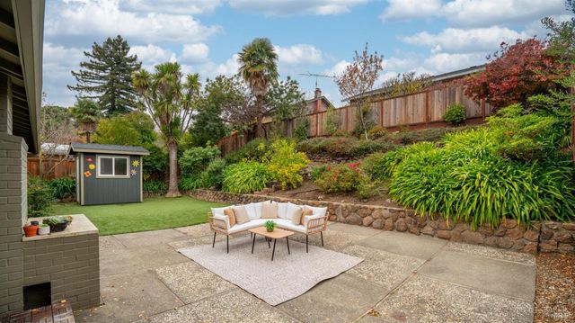 1881 Las Gallinas Ave, San Rafael, CA 94903