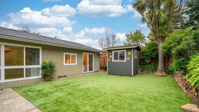 1881 Las Gallinas Ave, San Rafael, CA 94903