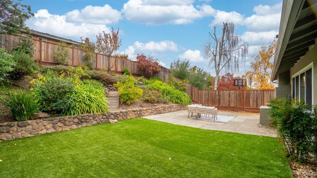 1881 Las Gallinas Ave, San Rafael, CA 94903