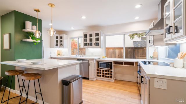 1881 Las Gallinas Ave, San Rafael, CA 94903