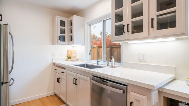 1881 Las Gallinas Ave, San Rafael, CA 94903