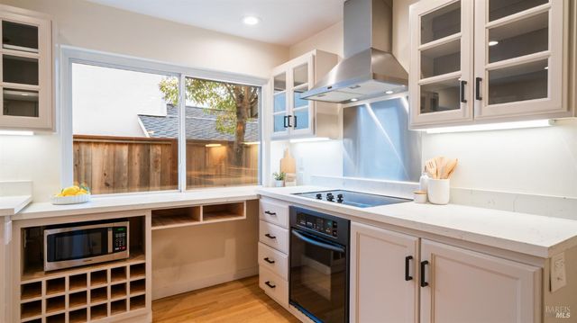 1881 Las Gallinas Ave, San Rafael, CA 94903