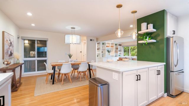 1881 Las Gallinas Ave, San Rafael, CA 94903