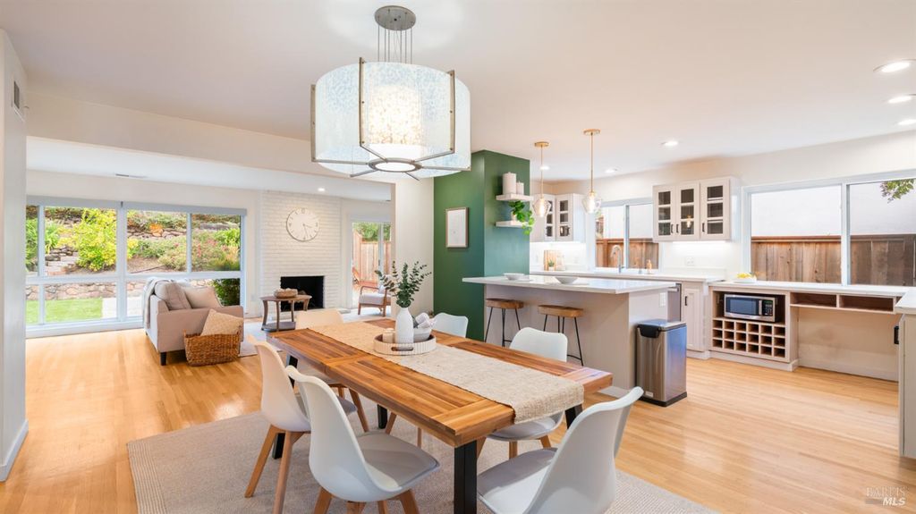 1881 Las Gallinas Ave, San Rafael, CA 94903