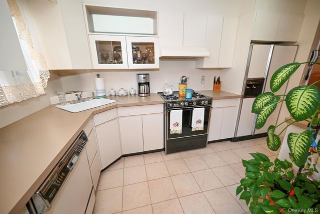 7112 71st Place, Glendale, NY 11385