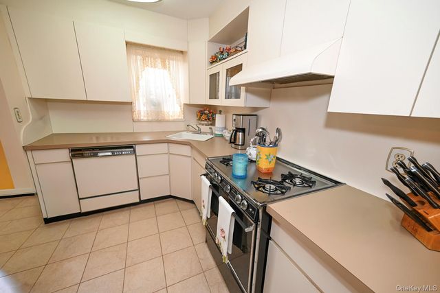 7112 71st Place, Glendale, NY 11385