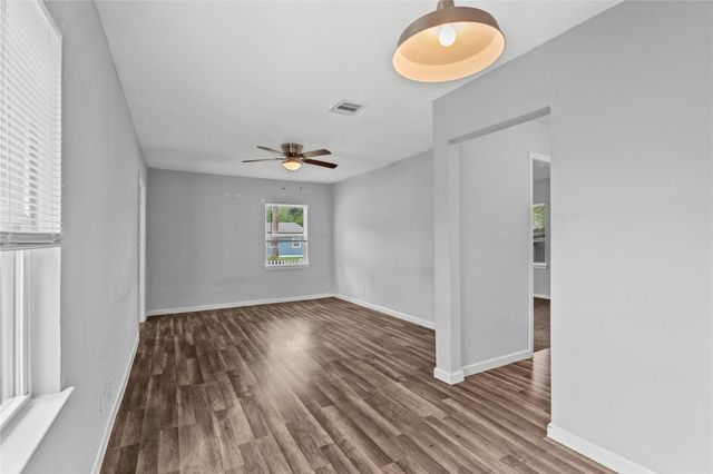 1101 8th Avenue N, Texas City, TX 77590