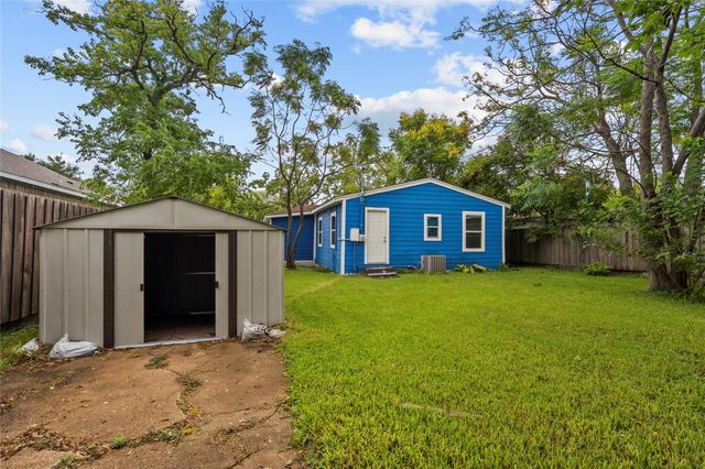 1101 8th Avenue N, Texas City, TX 77590