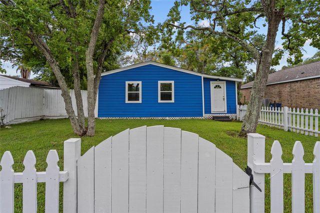 1101 8th Avenue N, Texas City, TX 77590