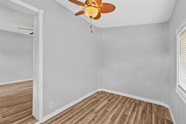 1101 8th Avenue N, Texas City, TX 77590