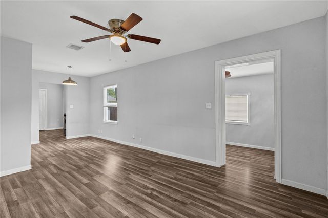 1101 8th Avenue N, Texas City, TX 77590