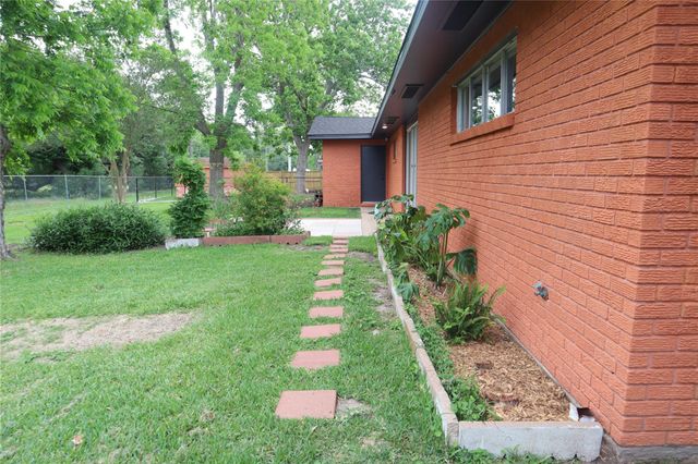 1903 Evergreen Lane, La Marque, TX 77568