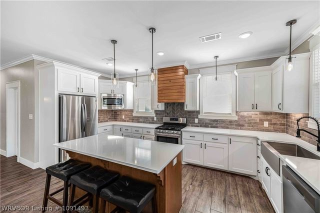 1910 Ebbing Loop, Barling, AR 72923