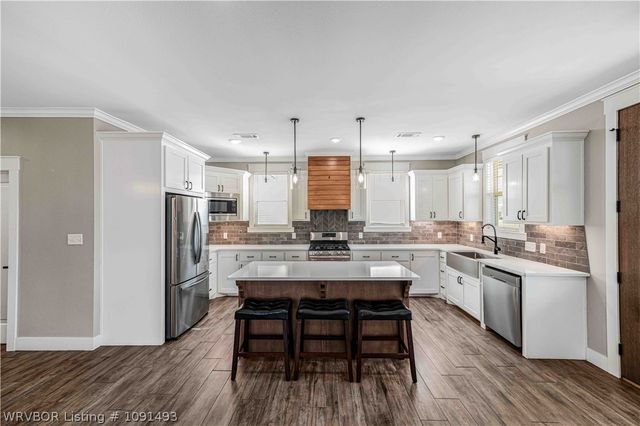 1910 Ebbing Loop, Barling, AR 72923