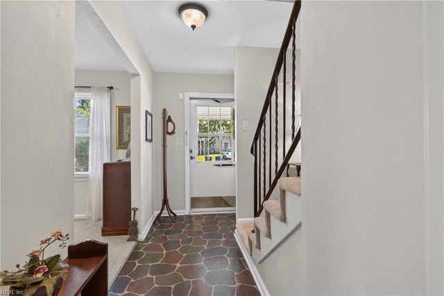 5207 Clover Hill DR, Portsmouth, VA 23703