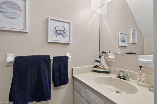 5207 Clover Hill DR, Portsmouth, VA 23703